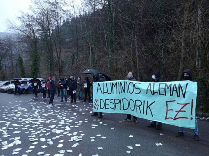 Concentración de ELA para denunciar despidos en la empresa Aluminios Aleman