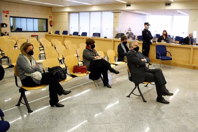 El extesorero del PP Luis Bárcenas durante el juicio por la presunta caja 'b' del PP, que comienza este lunes, en San Fernando de Henares, Madrid, (España), a 8 de febrero de 2021.
