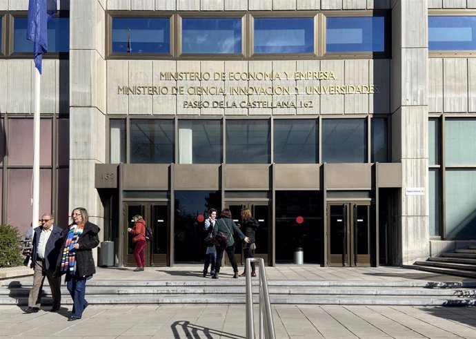 Entrada al Ministerio de Economía y Empresa y al Ministerio de Ciencia, Innovación y Universidades, en Madrid