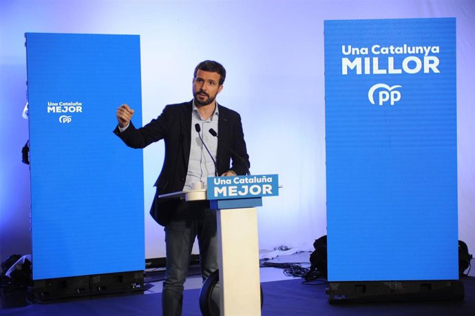 El presidente del Partido Popular, Pablo Casado interviene durante un acto central de campaña electoral en L'Hospitalet de Llobregat en Barcelona, Cataluña (España), a 7 de febrero de 2021. 