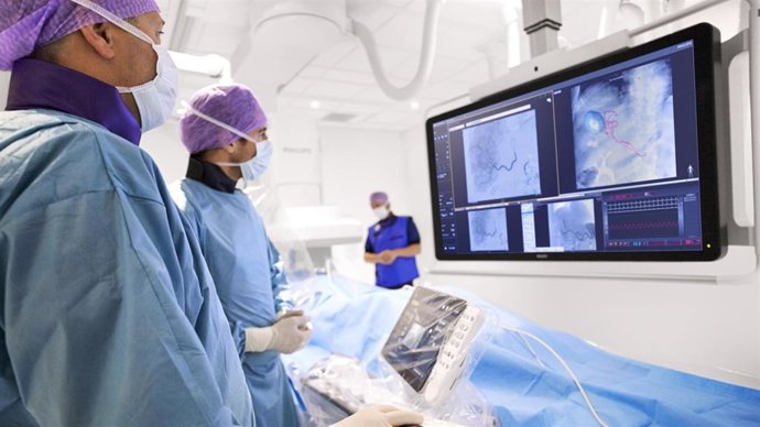 La Clínica Sagrada Familia renueva su sala de hemodinamia con la plataforma 'Azurion' de Philips