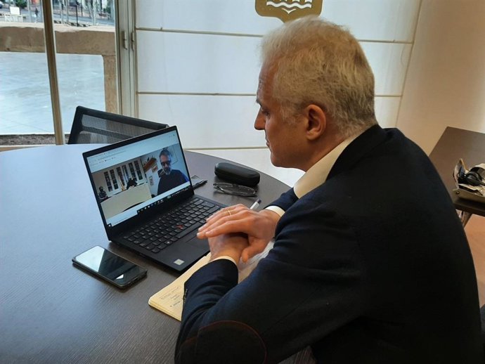 El alcalde de Logroño, Pablo Hermoso de Mendoza, durante la reunión