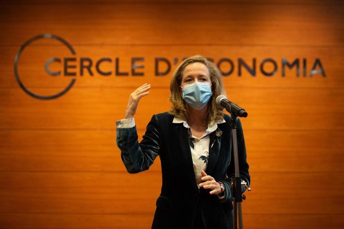 La vicepresidenta tercera y Ministra de Asuntos Económicos y Transformación Digital, Nadia Calviño, interviene en un coloquio del Cercle dEconomia.
