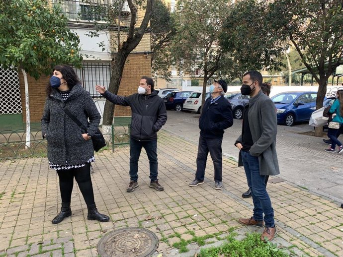 Heredia visita la barriada de El Rocío
