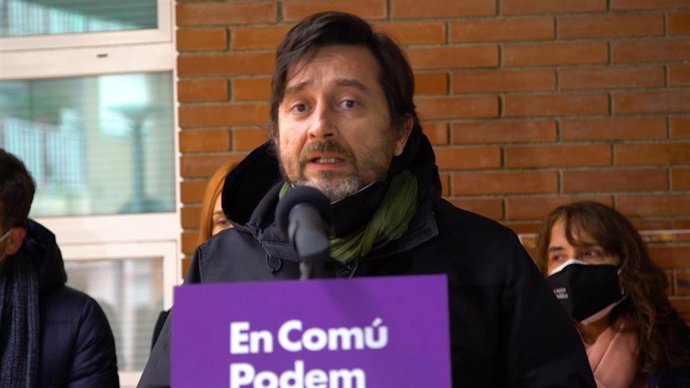El portavoz de Podemos, Rafa Mayoral, en un acto de campaña de los comuns en Tarragona.