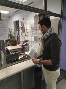 Roberto Migallón, en el momento de registrar la moción de censura.