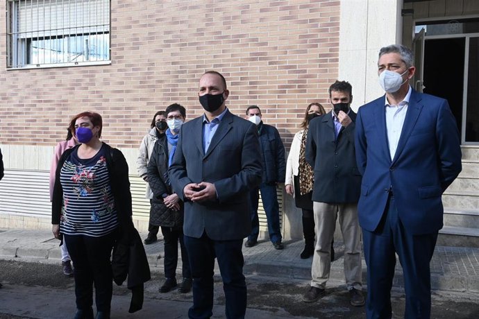 Dalmau en la visita a las viviendas adquiridas en la Pobla de Vallbona