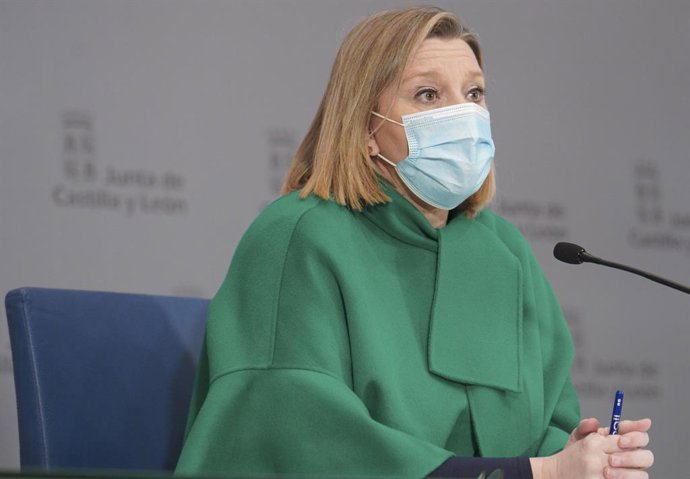 La consejera de Familia e Igualdad de Oportunidades, Isabel Blanco, durante la rueda de prensa.