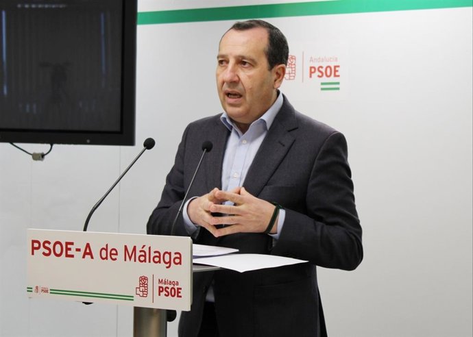 Secretario general del PSOE de Málaga, José Luis Ruiz Espejo, en rueda de prensa