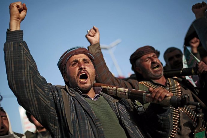 25 January 2021, Yemen, Sanaa: Houthi supporters chant slogans as they attend a rally against the United States over its decision to designate the Houthi rebels movement as a foreign terrorist organization. Photo: Hani Al-Ansi/dpa