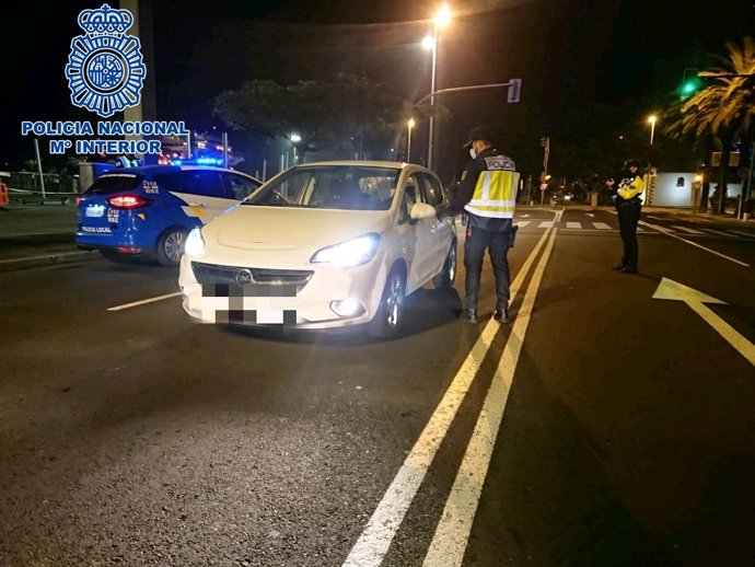 Control de la Policía Nacional en Santa Cruz de Tenerife