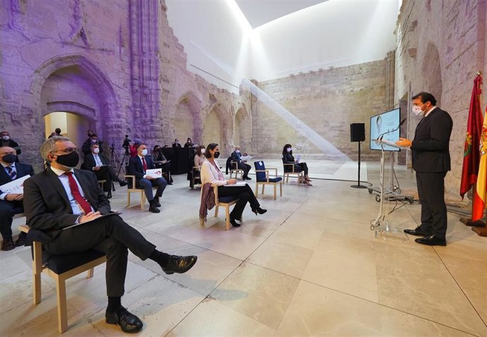 El alcalde de Valladolid, Óscar Puente, presenta el Plan Estratégico de Turismo ante la ministra del Ramo, la vallisoletana Reyes Maroto, y el delegado del Gobierno, Javier Izquierdo.