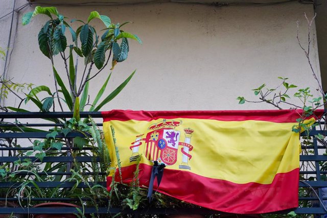 Banderas de España en algunos balcones, a 13 de abril del 2020.