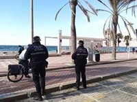 Desalojada una tienda de comestibles por una fiesta ilegal en Almería con una decena de asistentes
