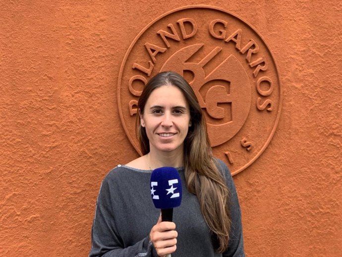Anabel Medina, capitana del equipo español de Coopa Federación, en Roland Garros como analista de Eurosport