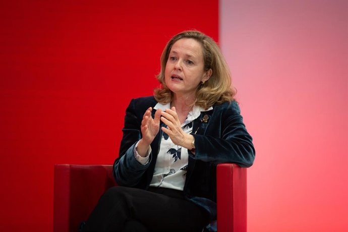 La vicepresidenta tercera i ministra d'Assumptes Econmics i Transformació Digital, Nadia Calviño, durant un acte de campanya del PSC.