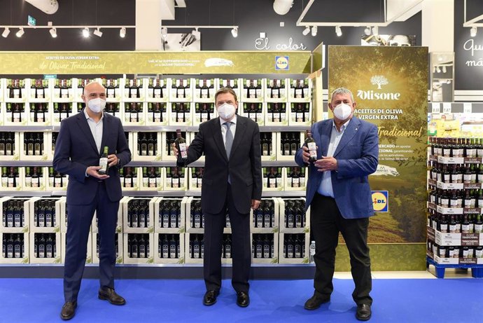 Claus Grande, Director General De Lidl España;  Luis Planas, Ministro De Agricultura, Pesca Y Alimentación Y Lorenzo Ramos, Secretario General De La UPA En Presentación De Lanzamiento De Aceite De Oliva