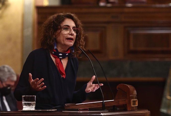 La portavoz del Gobierno y ministra de Hacienda, María Jesús Montero, en el Congreso.