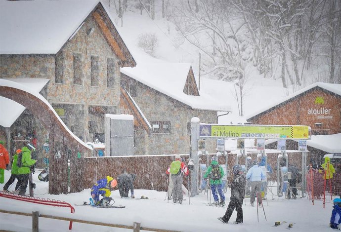 Nieve este domingo en la estación de Cerler.