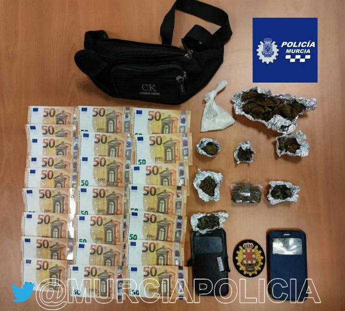 Dinero y sustancias halladas por la Policía Local