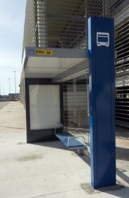 Para de la línea 88 de buses en la terminal BEST del Puerto de Barcelona.