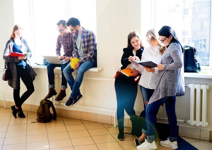 (Per Si Interessa). 20 Universitats De La Xarxa Vives Llancen Lenquesta Via Universitria Per Analitzar Qu És Ser Estudiant Universitari Avui Dia