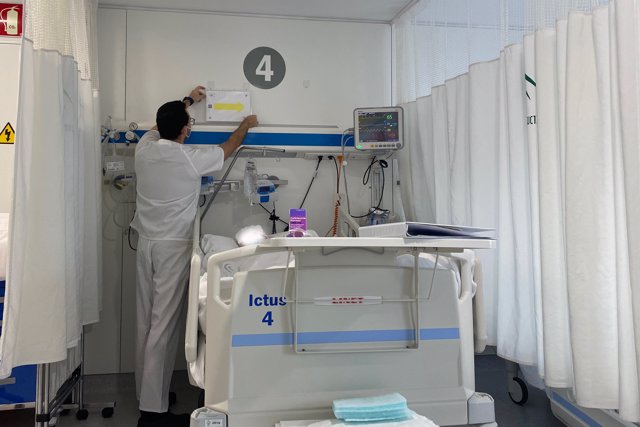 Enfermeros de la Unidad de Ictus del Hospital Regional de Málaga implantan un sistema para identificar pacientes según su afectación y mejorar sus cuidados -