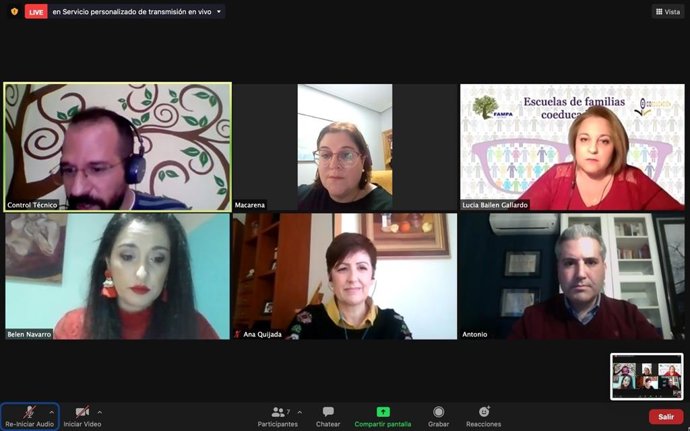 Captura de pantalla de la conferencia en el ciclo 'Escuelas coeducadoras'.