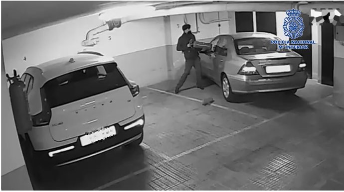 La Policía Nacional Detiene Al Presunto Autor De Robar Con Fuerza En El Interior De Al Menos 24 Vehículos Aparcados En Garajes Comunitarios Durante El 2021
