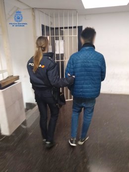 El detenido en Palma por forzar un coche para robar.