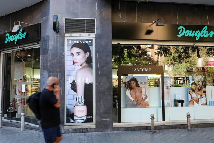 Escaparate de la tienda  Douglas 