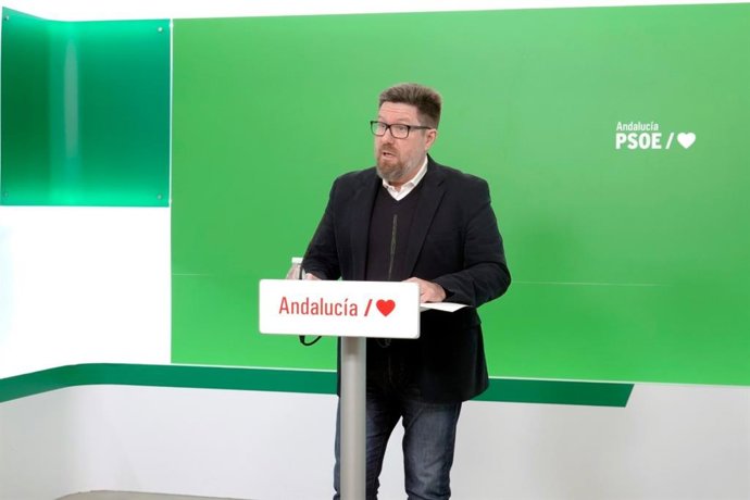 El portavoz adjunto del PSOE-A en el Parlamento andaluz Rodrigo Sánchez Haro, este martes en rueda de prensa.