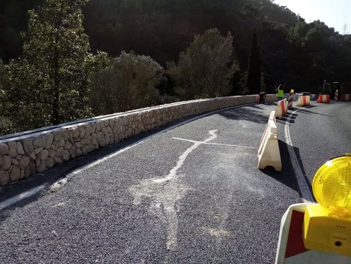 Pretiles de piedra en la carretera de Sóller.