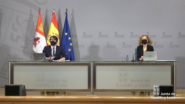 Suárez-Quiñones junto a la directora general de Vivienda, Arquitectura y Urbanismo, María Pardo.