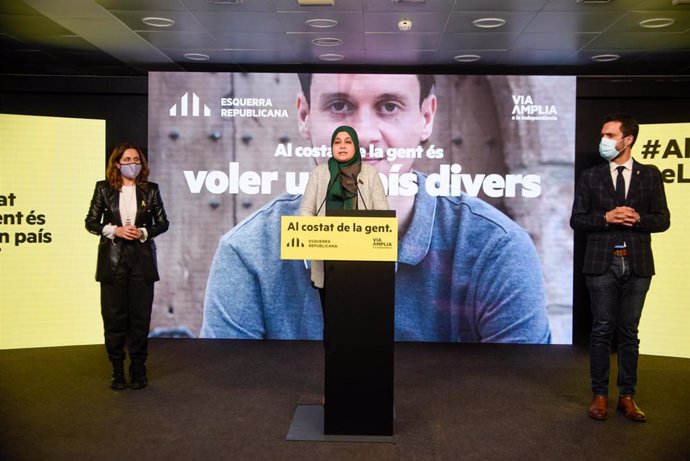 La número dos de ERC a las elecciones catalanas, Laura Vilagr, la número cuatro, Najat Driouech, y el presidente del Parlament y número tres, Roger Torrent, en un acto de campaña telemático.