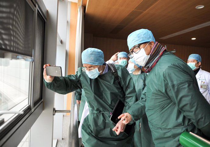 24 February 2020, China, Wuhan: Members of the coronavirus expert investigation group of the World Health Organization (WHO), conduct a field research in a hospital in the coronavirus-stricken Chinese city of Wuhan. Photo: Tpg/TPG via ZUMA Press/dpa