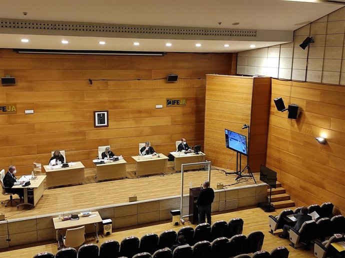 El principal encausado antes de prestar declaración ante el tribunal