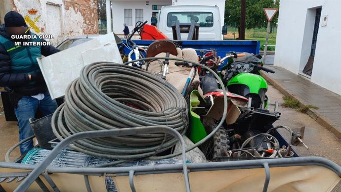 Imagen de algunos de los objetos robados.