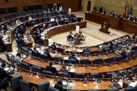 Vox insiste en reunirse en un bar para negociar Presupuestos y PP y Cs piden "sentido común" y "responsabilidad"