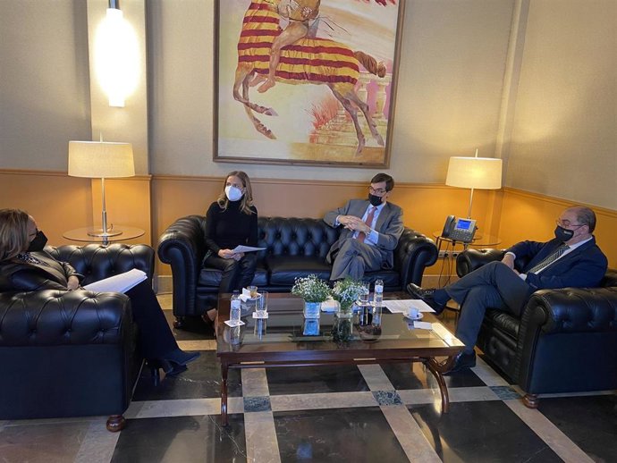 El secretario de Estado para la UE, Juan González-Barba, ha visitado las Cortes de Aragón y el Edificio Pignatelli.