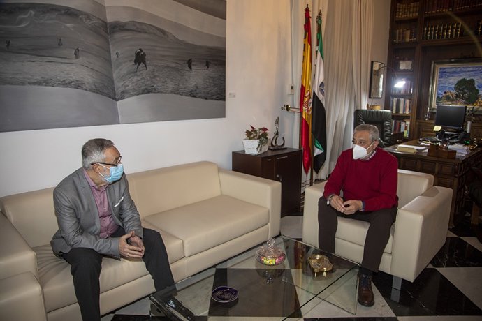 Reunión del presidente de la Diputación de Cáceres y el subdelegado del Gobierno 