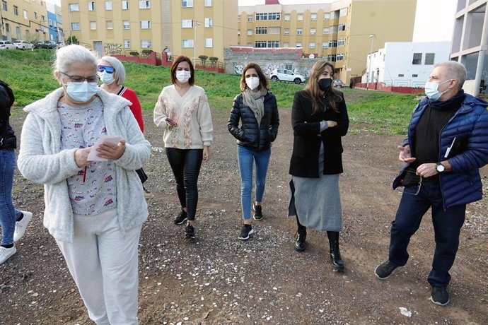 Las concejales del Ayuntamiento de Santa Cruz de Tenerife, Evelyn Alonso, Rosario González y Gladys de León, en una visita al Pancho Camurria