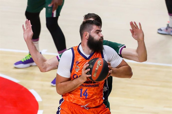 Dubljevic en un partido del Valencia Basket