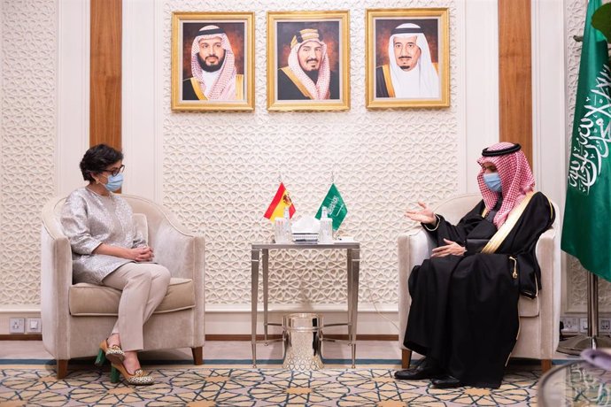 La ministra de Asuntos Exteriores, UE y Cooperación, Arancha González Laya, se reúne en Riad con su homólogo saudí, Faisal Bin Farhan al Saud