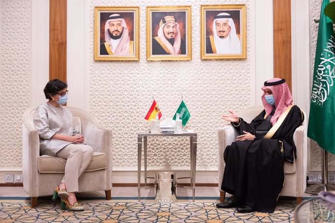 La ministra de Asuntos Exteriores, UE y Cooperación, Arancha González Laya, se reúne en Riad con su homólogo saudí, Faisal Bin Farhan al Saud