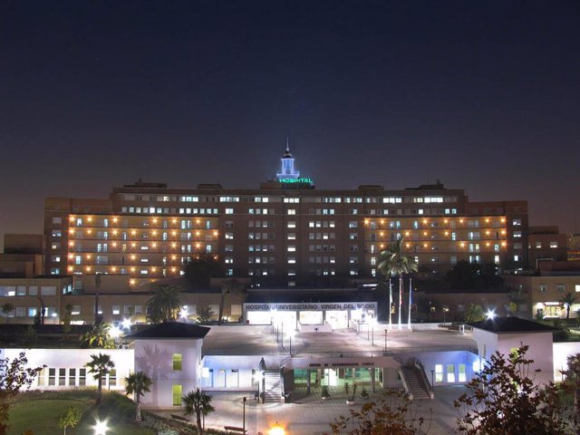 Fachada del hospital general del Virgen del Rocío