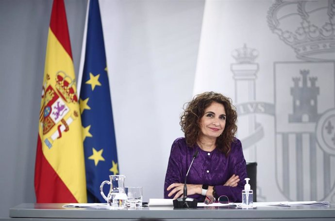 La ministra portavoz y de Hacienda, María Jesús Montero, interviene durante una rueda de prensa posterior al Consejo de Ministros