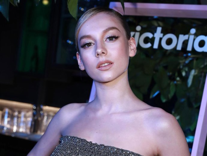 LA ACTRIZ ESTER EXPÓSITO IMAGEN DE UNA CONOCIDA MARCA DE ZAPATILLAS