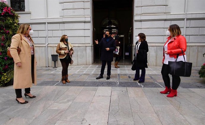 Encuentro del PSOE con los centros de estética