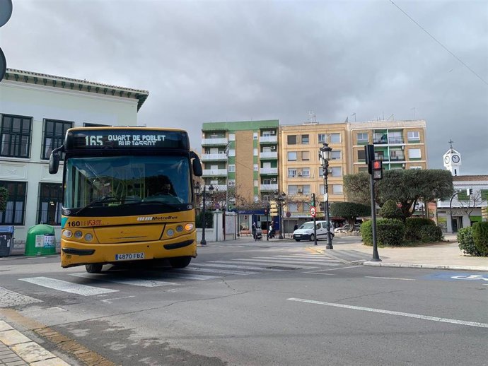 La nueva línea 165 a su paso por Paterna